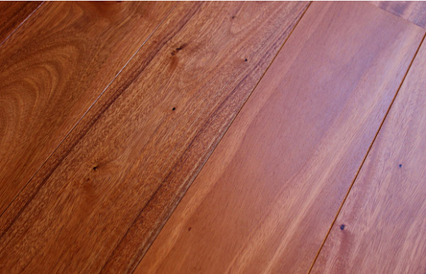 Sàn gỗ gõ đỏ tự nhiên của Lào và Nam Phi đều rất phổ biến trong thị trường sàn gỗ Việt Nam.