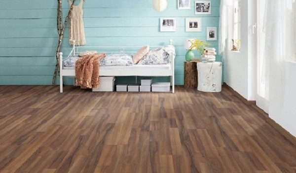 Sàn gỗ công nghiệp Thaixin được thiết kế với lớp vân gỗ tự nhiên, sang trọng, bắt mắt, giúp tăng tính thẩm mỹ cho công trình